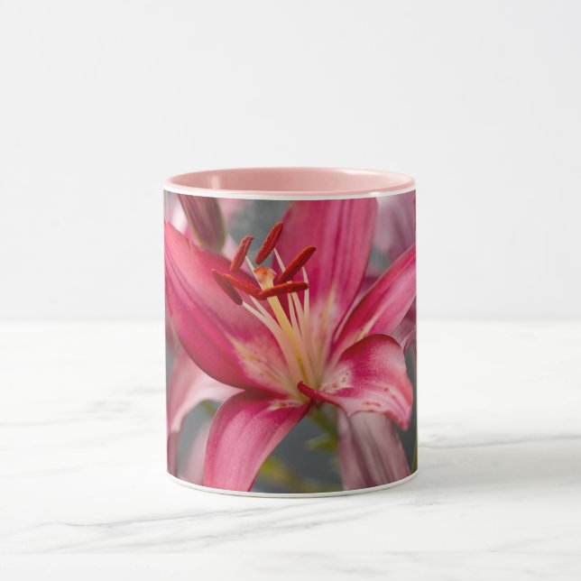  Elegance: Rosa Asiatic Lily Flower Photo Mugg (Center)