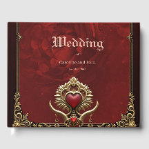 Elegans i rött lyster med ett ornat hjärta.