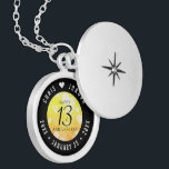 Elegant 13:e årsdagen för Bröllop Berlockhalsband<br><div class="desc">Fira den trettonde citrine bröllop-årsdagen i stil med detta minnesskåp! Svart serif och sans serif-bokstäver med hexagonala konfetti på gult-orange-mosaik ger en minnesvärd beröring för detta speciella tillfälle och milstolpe. Anpassa med lycklig-parets namn och data för deras citrusårsdag. Design © W.H. Sim. Se mer på zazzle.com/expressionsoccasions</div>