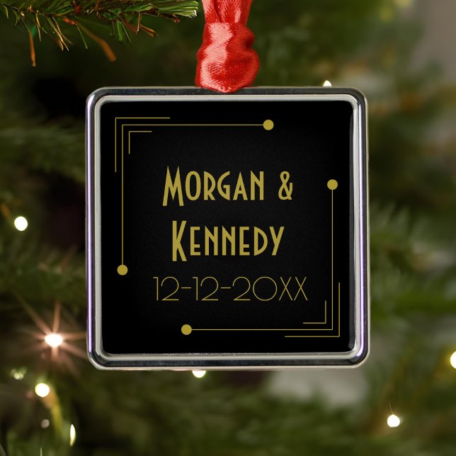 Elegant 1920-talet Art Deco Bröllop-årsdagen Julgransprydnad Metall (Add your name and wedding date to this Art Deco inspired metal ornament)