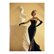 Elegant 1950:s modell med nattsvart klänning