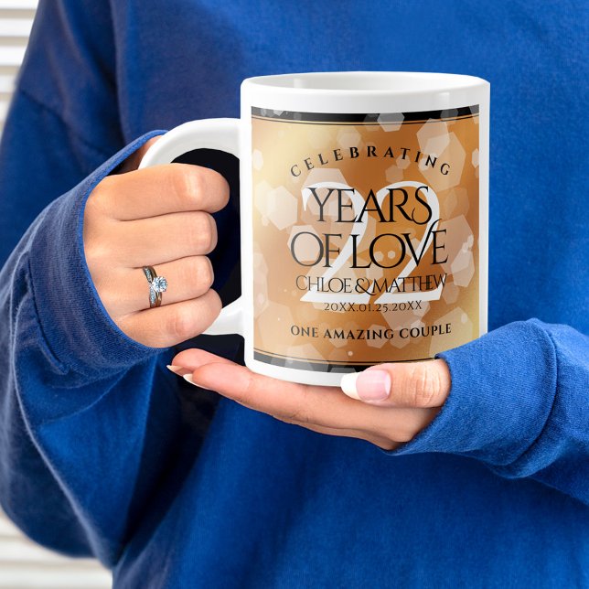 Elegant 22:a årsdagen för koppar-Bröllop Jumbo Mugg (22nd wedding anniversary jumbo mug held by woman sporting a wedding ring and blue sweatshirt.)