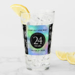 Elegant 24:e årsdagen för Opal Bröllop Firande Glaskopp<br><div class="desc">Att fira 24:e valdagen i bröllop med detta minnesglas! Elegantens svarta och vita bokstäver med hexagonala konfetti på jröttopal och svart bakgrund ger en minnesvärd beröring för detta speciella tillfälle och en extraordinär milstolpe. Anpassa med namn och data i giftermål. Omvänd visar identisk design. Design © W.H. Sim, Med reserverade...</div>