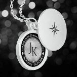 Elegant 25:e årsdagen Silver Bröllop Berlockhalsband<br><div class="desc">Högtidlighålla 25-årsdagen av bröllop med detta minnesskåp! Elegantens svarta och vita bokstäver med hexagonala konfetti på en silver-folie ger en minnesvärd beröring för detta speciella tillfälle och en extraordinär milstolpe. Anpassa med parets initialer,  ett speciellt budskap och data för deras silver-årsdag. Design © W.H. Sim. Se mer på zazzle.com/expressionsoccasions</div>