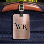 Elegant 2 Monogram Inledande Rosa ros Guld Metall Bagagebricka<br><div class="desc">Girly Snyggt Modern Elegant Ro Guld Metall 2 ornament Monogram Personlig Personlig för Märkre av för första Anpassningsbarna Luggage Bag . Denna utformning med två (2) dekorativa, ursprungliga typsnitt i monogram och omvänd adress-info på Ro Guld Brushed metall (Rosa ros guld metallfolie look)bakgrund. Dessa är lätta att anpassa. Snyggtens gåva...</div>