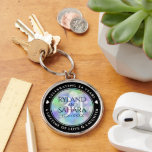 Elegant 34:e årsdagen för Opal Bröllop Firande Rund Silverfärgad Nyckelring<br><div class="desc">Högtidlighålla deras 34:e öppna bröllop-årsdag med denna snyggt minnesande nyckelkedja! Elegant med hexagonala konfetti på en iridescent opal bakgrund tillför ett minnesvärt tryck för detta speciella tillfälle och en extraordinär milstolpe. Anpassa med parets namn,  årsdatum och upp till 2 linjer meddelanden. Design © W.H. Sim. Se mer på zazzle.com/expressionsoccasions</div>