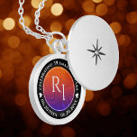 Elegant 39:e Agate Bröllop-årsdagen Firande Berlockhalsband<br><div class="desc">Högtidlighålla 39-årsdagen av bröllop med detta minnesskåp! Elegantens vita bokstäver på en snurrande,  nedbränd orange mot djup lila ger en minnesvärd beröring för detta speciella tillfälle och en extraordinär milstolpe. Anpassa med parets initialer,  ett speciellt budskap och data för deras agatårsdag. Design © W.H. Sim. Se mer på zazzle.com/expressionsoccasions</div>