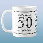 Elegant 50 och Fabulous Custom Name Birthday Kaffemugg<br><div class="desc">En modern typografi i elegant 50 och Fabulous personlig namn med en enkel dubbla gräns som hjälper dig att fira denna minnesvärda milstolpe. Ändra namn och ålder för anpassning.</div>