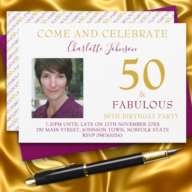 Elegant 50 och Fabulous Photo 50-årsdagen Inbjudningar (50 & fabulous stylish purple and gold custom photo template 50th birthday party invitation )