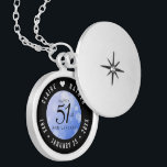 Elegant 51:a årsdagen för Sapphire Bröllop Berlockhalsband<br><div class="desc">Fira den 51:a safiannen bröllop i stil med detta minnesskåp! Elegantens svarta och vita bokstäver med hexagonala konfetti på en safierblå bakgrund tillför ett minnesvärt tryck för detta speciella tillfälle och en extraordinär milstolpe. Anpassa med lycklig parets namn och lägg till data för deras safiannumag. Design © W.H. Sim. Se...</div>