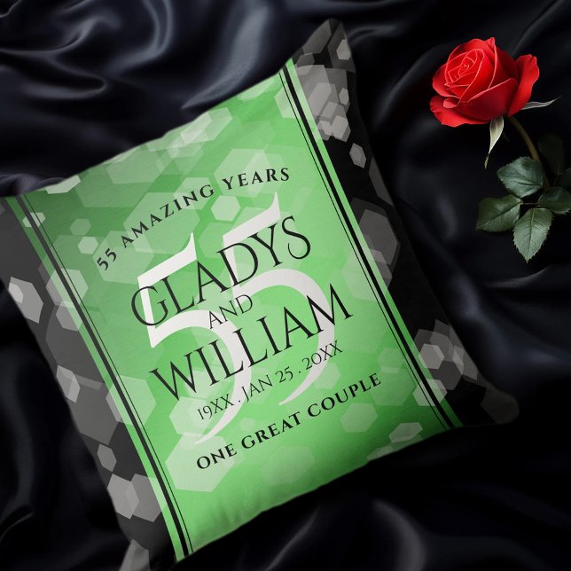 Elegant 55:e Emerald Bröllop-årsdagen Kudde (EO 55th Wedding Anniversary Throw Pillow on Black Satin Cover Photo.)