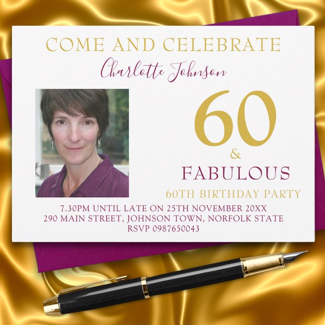 Elegant 60 och Fabulous Photo 60-årsdagen Inbjudningar (60 and fabulous photo template stylish gold and purple 60th birthday party invitation )