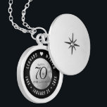 Elegant 70:e platinumårsdagen Bröllop Berlockhalsband<br><div class="desc">Högtidlighålla 70-årsdagen av bröllop i stil med detta minnesskåp! Elegantens svarta och vita bokstäver med hexagonala konfetti på platinabilbakgrunden ger en minnesvärd beröring för detta speciella tillfälle och en extraordinär milstolpe. Anpassa med lycklig-parets namn och lägg till data för deras platinumårsdag. Design © W.H. Sim. Se mer på zazzle.com/expressionsoccasions</div>