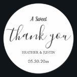 Elegant A Sweet Tack Wedding Favor Runt Klistermärke<br><div class="desc">Elegant A Sweet Tack Wedding Favor Classic Round Sticker Elegant A Sweet Tack Wedding Favor Stickers bröllop Tack, bröllopsmärken för favoriter, ett fint tack för klistermärken, partiklistermärken, bröllop-dekordetiketter, bröllopsfest-favoritetiketter, bröllopsklistermärken, elegant, tack för klistermärken, svart och vitt</div>