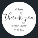Elegant A Sweet Tack Wedding Favor Runt Klistermärke<br><div class="desc">Elegant A Sweet Tack Wedding Favor Classic Round Sticker Elegant A Sweet Tack Wedding Favor Stickers bröllop Tack, bröllopsmärken för favoriter, ett fint tack för klistermärken, partiklistermärken, bröllop-dekordetiketter, bröllopsfest-favoritetiketter, bröllopsklistermärken, elegant, tack för klistermärken, svart och vitt</div>