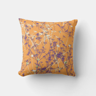Elegant Abstrakt Lila Wildblommor på Orange Kudde