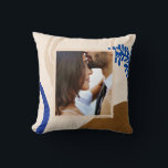 Elegant Abstrakt Modern Art Personlig Photo Kudde<br><div class="desc">Ram ditt vackra foto på en dekorativ kudde med den här moderna abstrakten i blått och beige och anpassa det med ditt speciella datum.</div>
