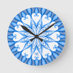 Elegant Aesthetic White & Blue Mandala Monogrammed Rund Klocka