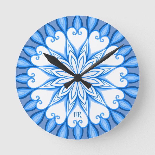 Elegant Aesthetic White & Blue Mandala Monogrammed Rund Klocka (Framsida)