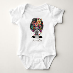 Elegant afroamerikansk kvinna med blommor bebis t shirt