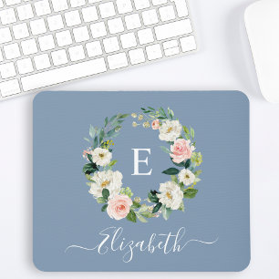 Elegant akvarell rosa blomster Stoft blå monogram Musmatta