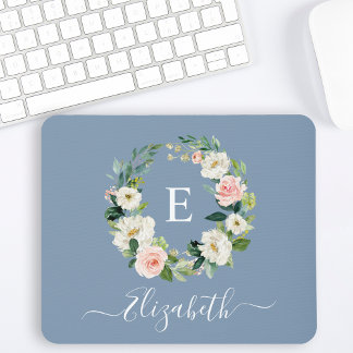 Elegant akvarell rosa blomster Stoft blå monogram Musmatta