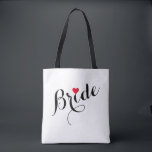Elegant Anpassningsbar Bride Möhippa Bröllopsfest Tygkasse<br><div class="desc">Vackert,  svart elegant på vitt typografiskt skript,  rött hjärta,  snyggt,  trendig,  anpassningsbar,  personlig,  tote-väska för bruden för möhippa,  bachelorette-fest,  bröllop. På andra sidan har säcken namn i ett vackert skrivmanus för rosa av elegant. Skriv helt enkelt namn för bruden om du vill anpassa den.</div>