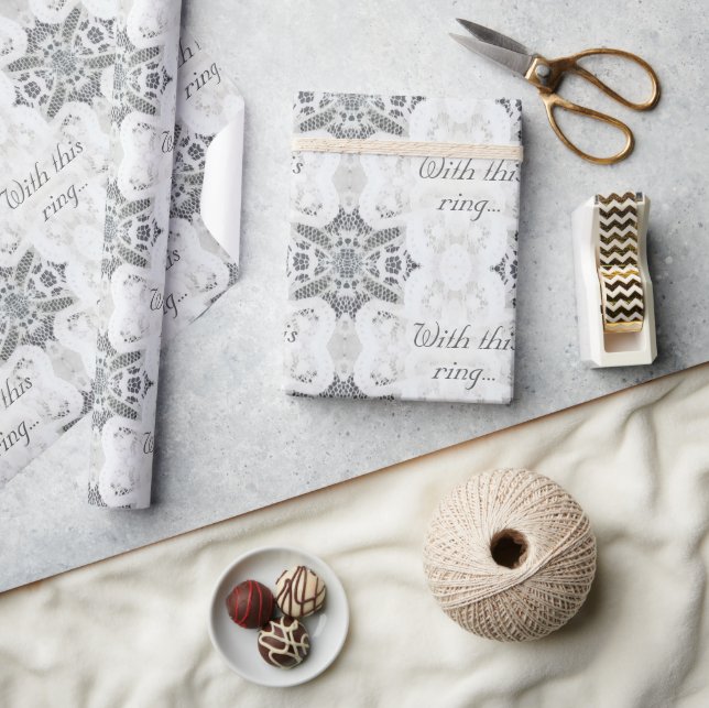 Elegant anpassningsbar vit spetsbröllop presentpapper (Hantverk)