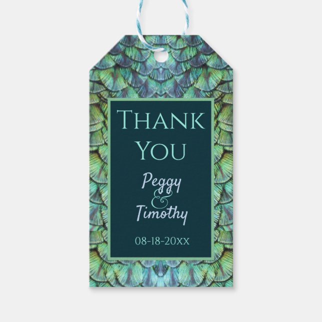 Elegant Aqua Peacock Feathers Wedding Favor Gift T Presentetikett (Framsidan)