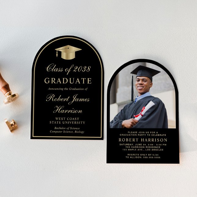 Elegant Arch Photo Black Guld Studentfest Inbjudningar (An elegant arch-shaped college graduation party invitation to celebrate the graduate's achievements)