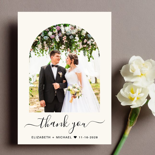 Elegant Arch Photo Cream Bröllop Tack Kort (Celebrate your love story with a thank you card showcasing your photo in an elegant arch frame)