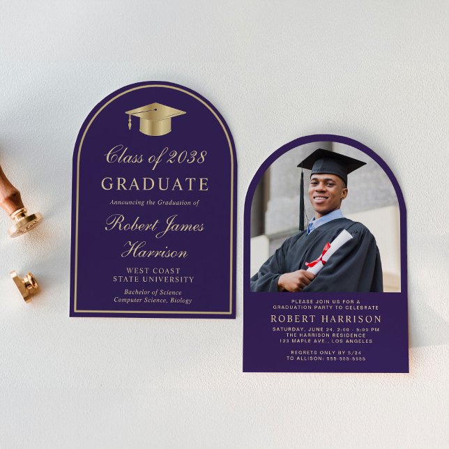 Elegant Arch Photo Lila Guld Studentfest Inbjudningar (An elegant arch-shaped college graduation party invitation to celebrate the graduate's achievements)