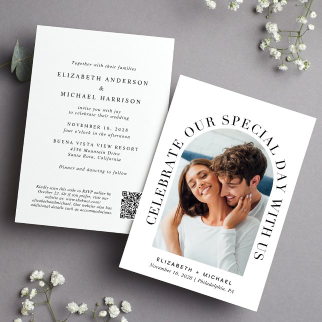 Elegant Arch Photo QR-kod allt i en Bröllop Inbjudningar (Celebrate your love story with an invitation showcasing your favorite photo in an elegant arch frame)