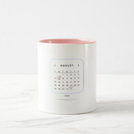 Elegant augusti 2023 kalender med hjärtdesign Två-Tonad mugg