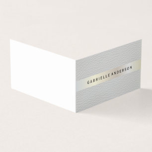 Elegant av läder med metallisk trim av Luxe Visitkort
