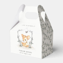 Elegant Baby Hjort Blommigt Vapensköld vid någon å