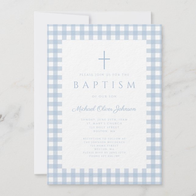 Elegant babyblå gingham pojke dop inbjudan (Framsida)