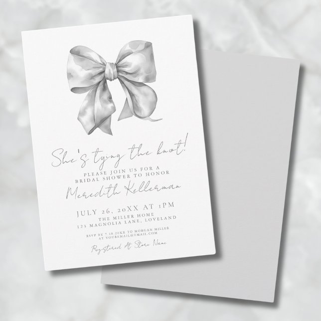 Elegant Båg Bröllopsdusch Inbjudningar (She's Tying The Knot Bow Bridal Shower Invitation)