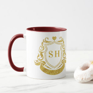 Elegant banderollskrön och guld initialmonogram mugg
