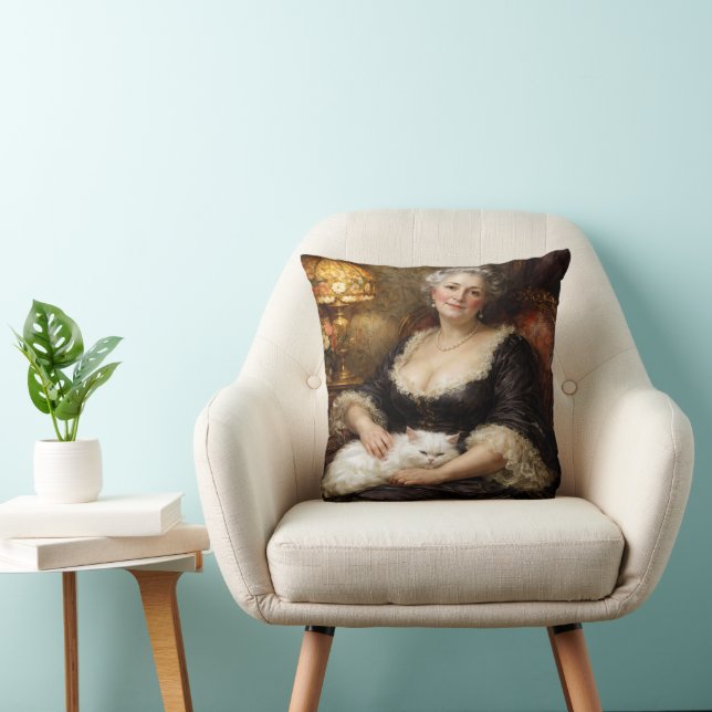 Elegant barockdam som poserar med vit katt kudde (Stol)