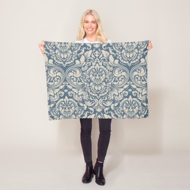 Elegant Baroque Blue Damask Brocade on White Fleecefilt (På plats)