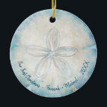 Elegant Beach Photo Watercolor Sand Dollar Julgransprydnad Keramik<br><div class="desc">Skapa en egen elegant för vattenfärg i anpassningsbarna och dollardekorationer som du kan infoga ett eget foto i! Om ni var ny gifta och firade er första jul som Mr. och Mrs. tillsammans, eller hade en tropisk sommarsemester med familjen, kan dessa prydnadsföremål på stranden göra en speciell keepy. Är det...</div>
