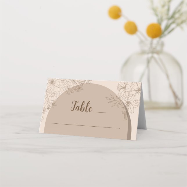 Elegant Beige Floral Wedding Placeringskort (Framsida)