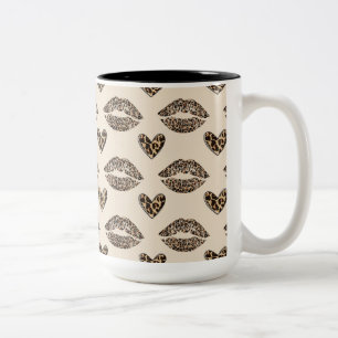 Elegant beige och svart cheetaprint Två-Tonad mugg