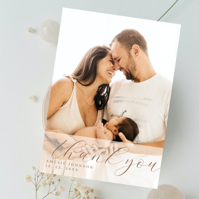 Elegant Beige Script Overlagring Foto Baby Shower Tack Kort (Skapare uppladdad)