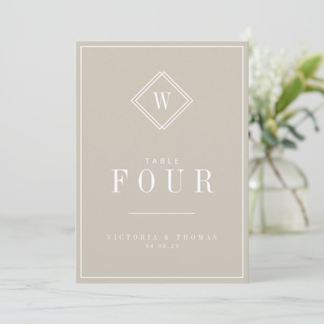 Elegant Beige/Vit minimalistiskt Bordsnummer-kort (Stående Fram)