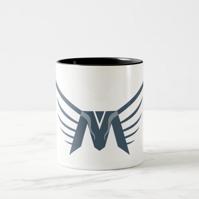 Elegant bevingad bokstav M monogram Två-Tonad Mugg (Center)