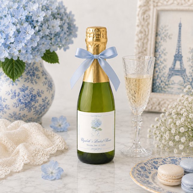 Elegant blå hortensia bröllopsdusch Mini (Elegant Blue Hydrangea Bridal Shower Mini Sparkling Wine Label)