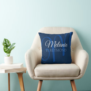 Elegant blå kudde med hennes namn och första kudde