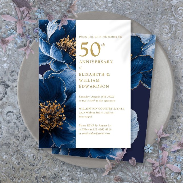 Elegant blå och guldblommig 50-årsjubileum inbjudningar (Elegant Blue And Gold Floral 50th Anniversary Invitation)